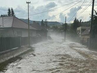 FOTO+VIDEO: Skaza, pohroma, katastrofa. Silná búrka zmenila obec na východe na nepoznanie