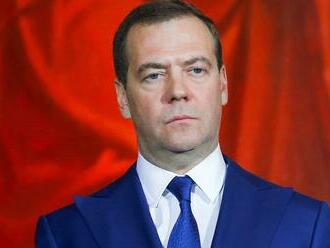 Ruská armáda má citeľné straty: Medvedev prezradil, koľko ľudí denne musia naverbovať