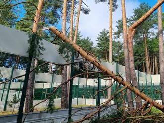 Búrka sa prehnala aj areálom ZOO Bojnice: Pozrite sa, akú skazu narobil