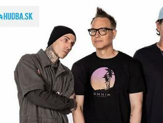 Blink-182 rozširujú album One More Time. Zdieľajú prvú dvojicu singlov