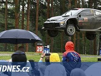 Těsně před koncem lídr Rovanperä havaroval, ve Finsku tak vyhrál Ogier