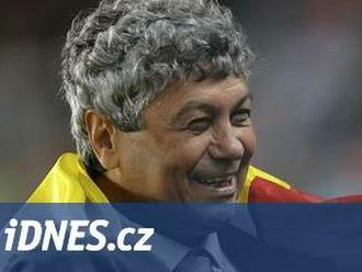 Návrat po 38 letech. Rumunské fotbalisty znovu povede trenér Lucescu