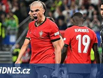 Portugalský obránce Pepe ukončil v 41 letech fotbalovou kariéru