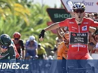 Triumf červeného dresu. Van Aert ovládl hromadný dojezd Vuelty, Bittner pátý