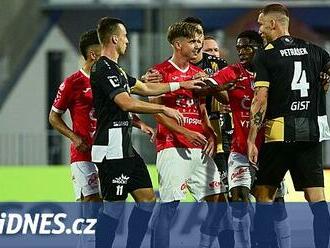 Trenér Saňák se dočkal mušketýrů. Konečně jsem viděl emoce, chválil po derby