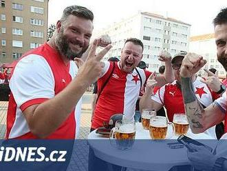 ONLINE: Slavia - Lille, pokus o zázrak, domácí na kraji s Douděrou i Bořilem