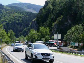 Zo štyroch víkendových uzáver cesty I/18 pri Strečne je zatiaľ potvrdená jedna