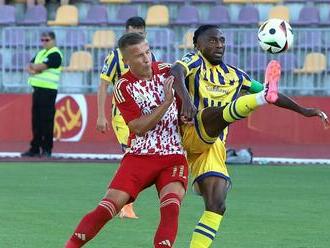 Dunajská Streda nevyužila šancu ísť na čelo, nestačila na Banskú Bystricu. Ružomberok zdolal Trenčín gólom z penalty