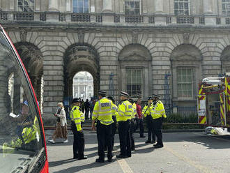 V centre Londýna horí palác Somerset House, na mieste zasahuje 70 hasičov