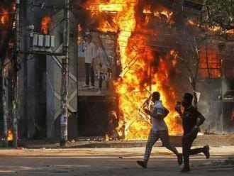 Protesty v Bangladéši neutíchajú, za deň zahynulo takmer 100 ľudí. Demonštranti žiadajú odchod premiérky Vadžídovej