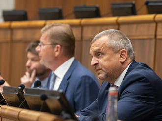 Minister Ráž pripustil zdraženie diaľničných známok. Nedovolíme to, oponuje mu SNS