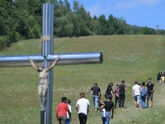 Na rómsku púť v Gaboltove prišli tisíce veriacich. Svätú omšu celebroval arcibiskup Bober