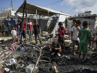 Úder na dve školy v Gaze zabil 30 Palestínčanov, podľa Izraela ich využíval Hamas