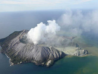 Na Novom Zélande pre erupciu stratovulkánu Whakaari prerušili leteckú dopravu