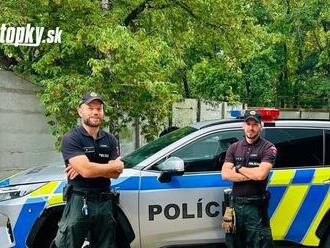 Policajti pomáhali dezorientovanému mužovi: Nevedel vyjsť z Dunaja!