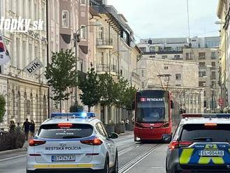 Polícia upozorňuje na dopravné obmedzenia v Bratislave: Dôvodom je protest týkajúci sa situácie v kultúre