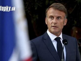 Francúzsky prezident Macron začal rokovania s politickými stranami o vymenovaní premiéra