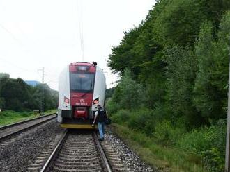 Veľká tragédia na Kysuciach: Nehoda na koľajniciach stála muža   život