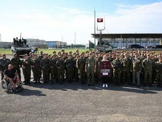 Českí stredoškoláci ukončili armádny výcvik! Nadšené slová ministerky Černochovej