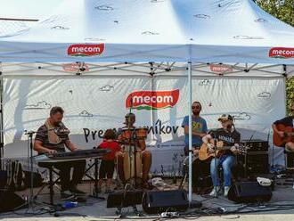 Čeky zahral súkromný koncert pre výhercu letnej Mecom súťaže