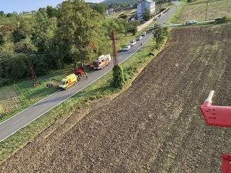 Strašná nehoda pred Bohunicami: Vodička ČELNE napálila do stromu!