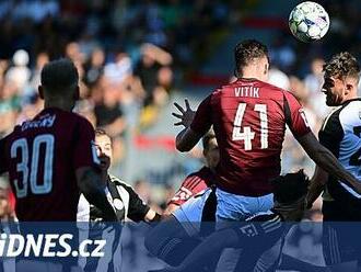 Budějovice - Sparta 0:2, outsider dřel v deseti, favoritovi stačil úsporný výkon