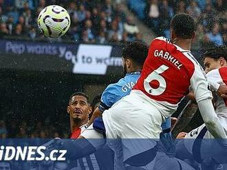 Arsenal v deseti výhru na City neubránil, gól dostal až v nastavení