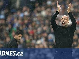 Vypjatý šlágr odstartoval kuriozitou. Se sudím příště nemluvíme, zuřil Guardiola