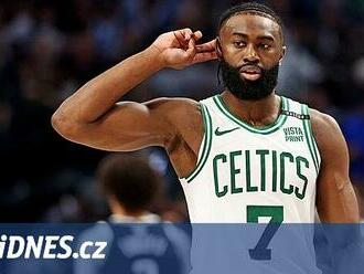 Ve válce s Nike. Obrali mě o Paříž, čílila se hvězda NBA. Teď vyrábí vlastní boty