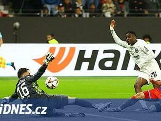 ONLINE: Frankfurt - Plzeň 3:2, v závěru snižuje pohotovým volejem Adu