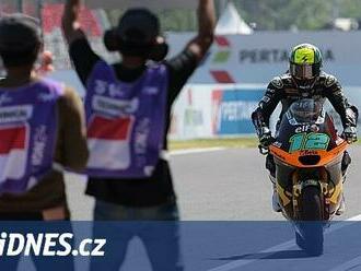 Po pádu v tréninku vybojoval Salač jen osmou řadu na startu Moto2 v Indonésii