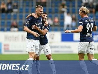 Slovácko - Karviná 2:1, červené na obou stranách, vítězný gól dal Havlík