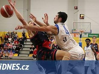 Potřebujeme přidat, hlásí basketbalisté Olomoucka po porážce s Brnem