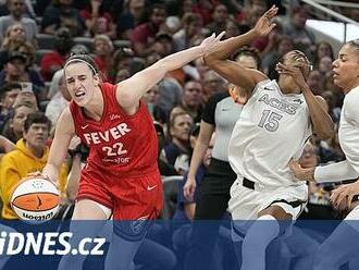 Clarková připravila Thomasovou o rekord v asistencích v jedné sezoně WNBA