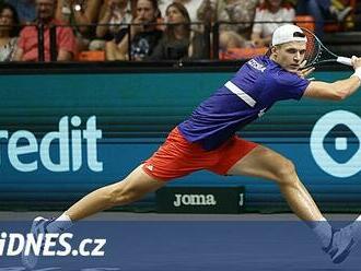 Jedna výhra se počítá. Menšík na Davis Cupu podržel tým: Sil moc nezbylo