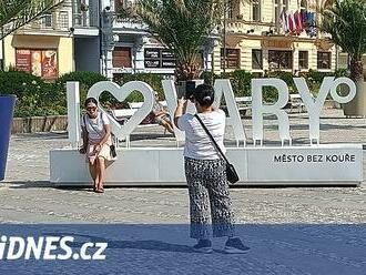 Top selfie Karlovarského kraje: nahý František, monarchové i nápis I love Vary