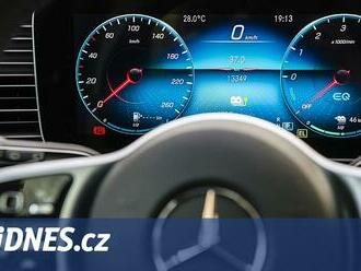 Další potíže německé automobilky. Zisk Mercedesu klesne, akcie se propadají