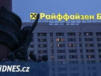 Akcie Raiffeisen Bank masivně ztrácejí. Soud zmrazil aktiva ruské pobočky