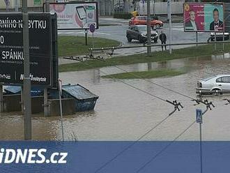 Nápor na pojišťovny sílí. Vyhlížejí desítky tisíc hlášených škod