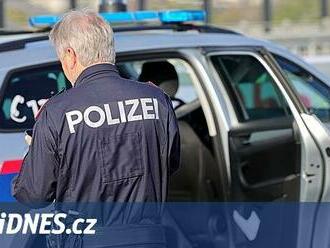 Čech se v Rakousku vydával za policistu, odcizil tři a půl milionu korun