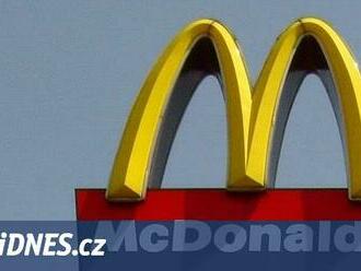 V britské pobočce McDonald’s pracovali jako moderní otroci Češi. Bydleli v kůlně