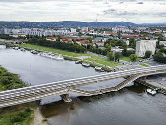 Počas búrania mosta Carolabrücke v Drážďanoch sa zrútila jeho ďalšia časť