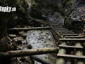 Turistické chodníky v Slovenskom raji po letnej sezóne čistili skauti