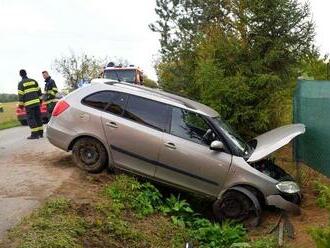 Čo to vodiči na východe vyvádzali? Auto v priekope, zarážajúca výška promile... A to nie je všetko!