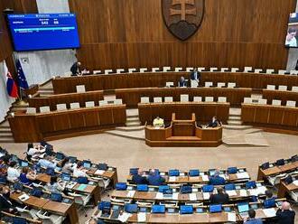 Balík konsolidačných opatrení poslanci posunuli do druhého čítania: Viete čo zahŕňa?