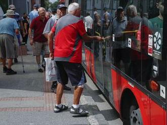 Bratislavčan sa chcel zviezť autobusom, podišiel bližšie, ihneď stál pred dilemou! Nastúpiť alebo nie?