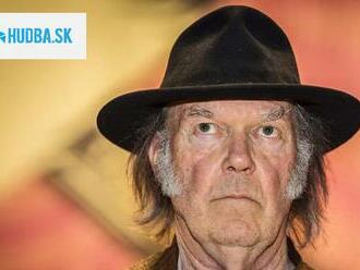 Neil Young vydal prvý singel s kapelou Chrome Hearts