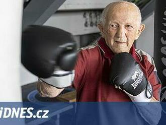 Drobný, přesto legendární. V 96 letech zesnul olympijský vítěz v boxu Zachara