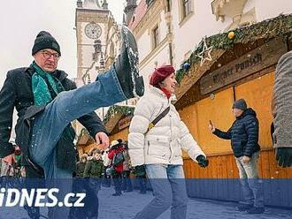 Švihlým krokem, ale sebou nešvihnout. Olomoucí prošli fanoušci Monty Pythonů