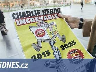 Francie si připomíná deset let od útoku na Charlie Hebdo, Macron uctil oběti